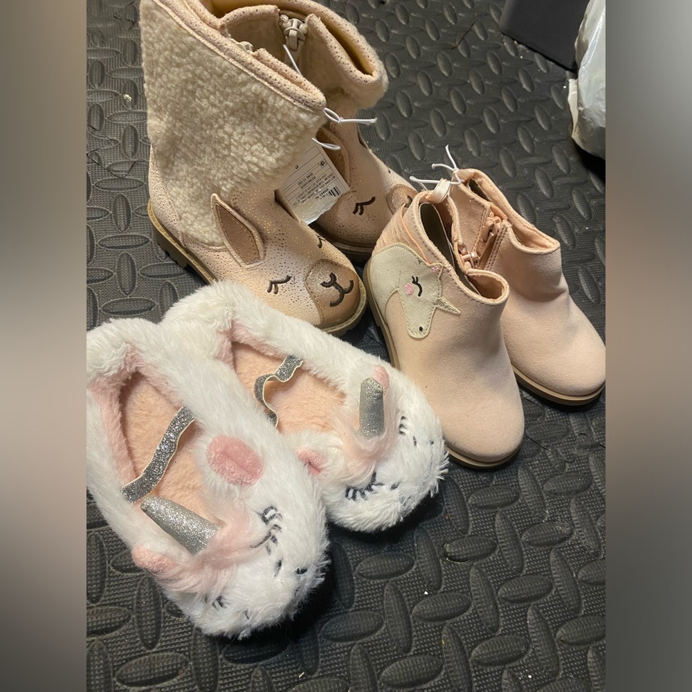 Cat and jack and old navy boot bundle with slippers size 6